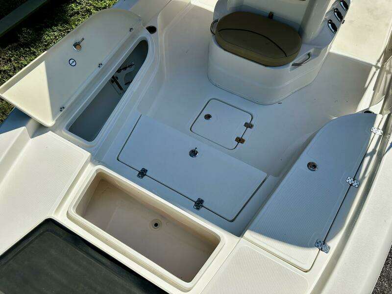 22ft NauticStar Yacht For Sale