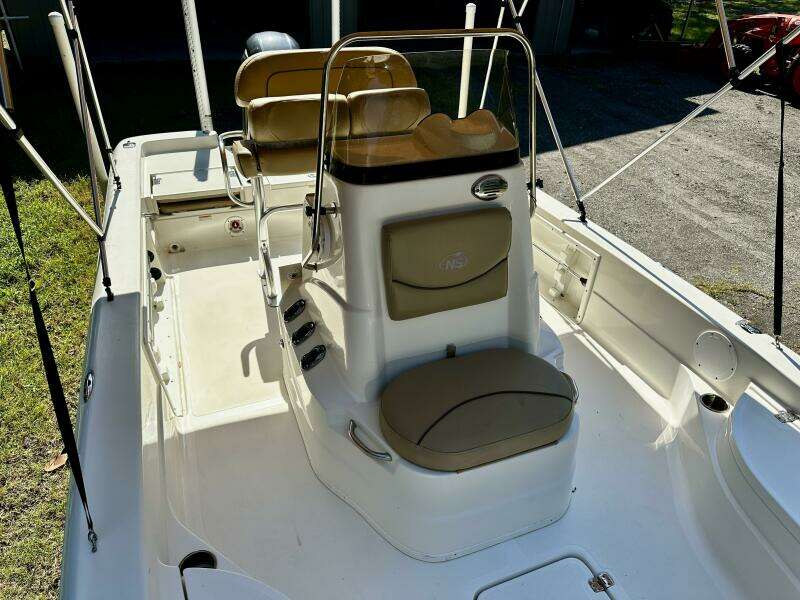 22ft NauticStar Yacht For Sale