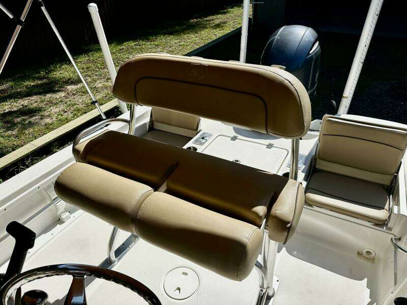 22ft NauticStar Yacht For Sale