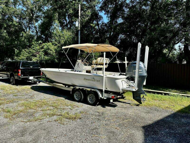 22ft NauticStar Yacht For Sale