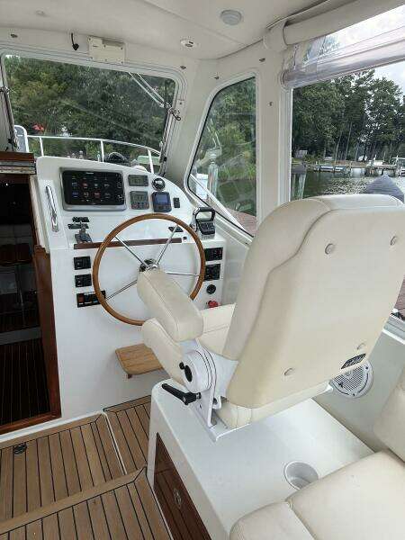 At Ease 34ft MJM Yacht For Sale