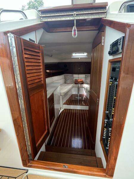 At Ease 34ft MJM Yacht For Sale
