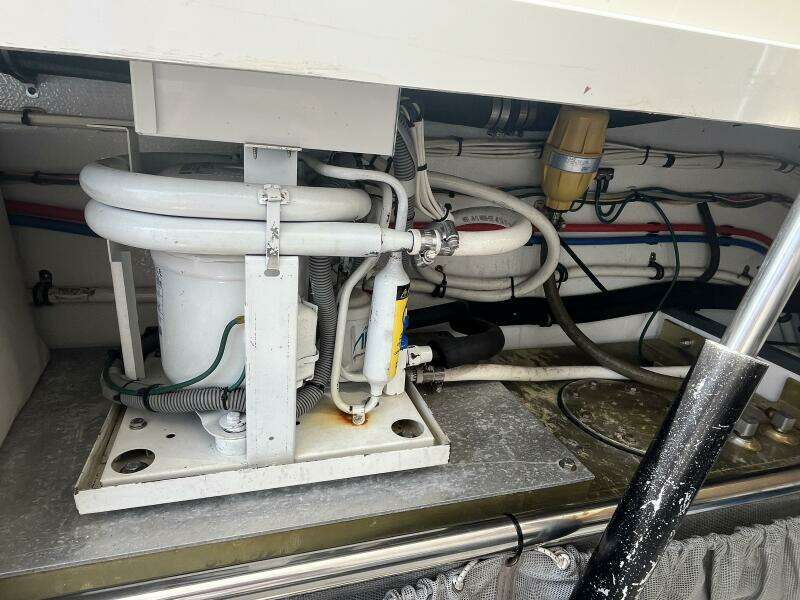 At Ease 34ft MJM Yacht For Sale