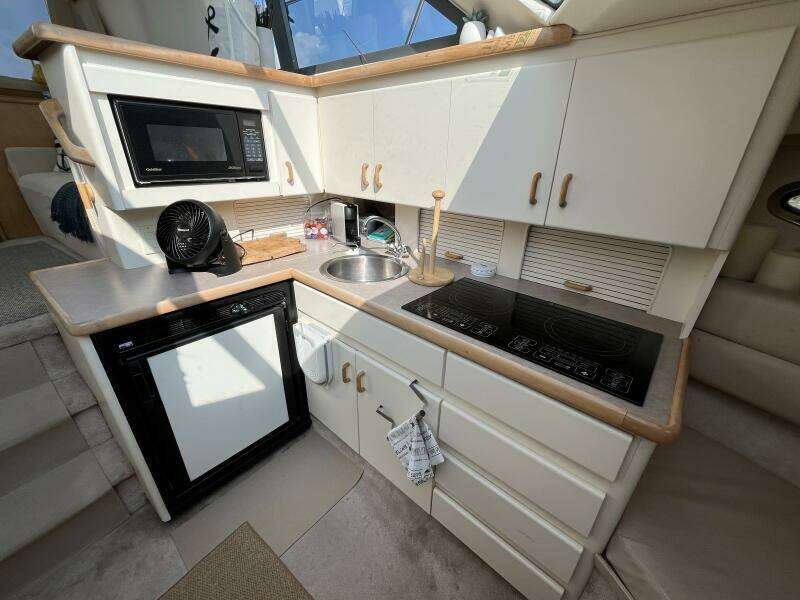 32ft Carver Yacht For Sale