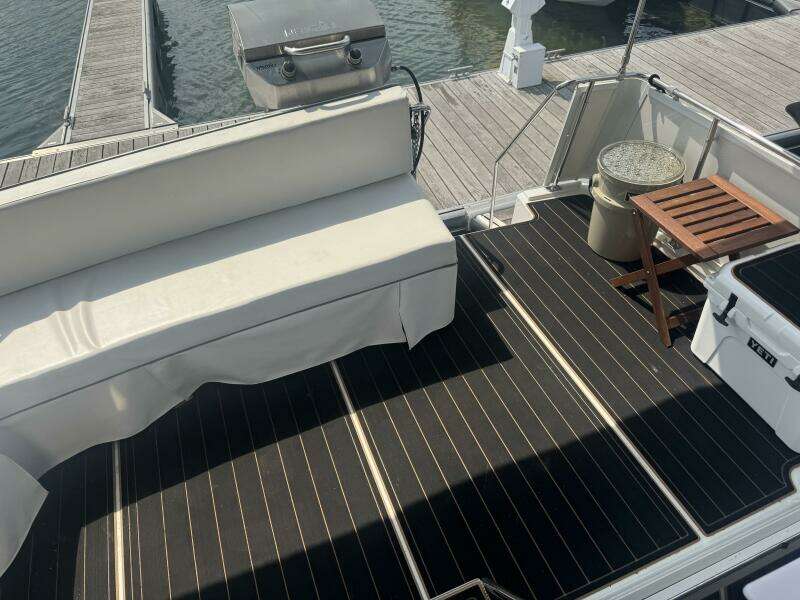 32ft Carver Yacht For Sale