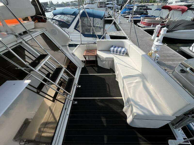 32ft Carver Yacht For Sale
