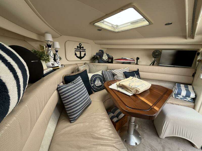 32ft Carver Yacht For Sale