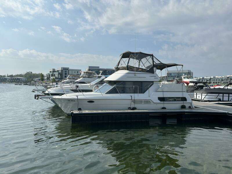 32ft Carver Yacht For Sale