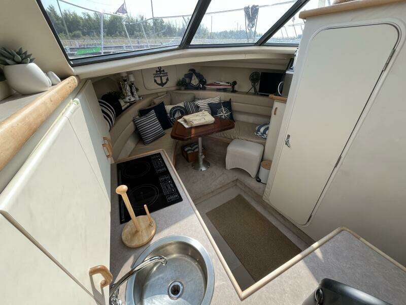 32ft Carver Yacht For Sale