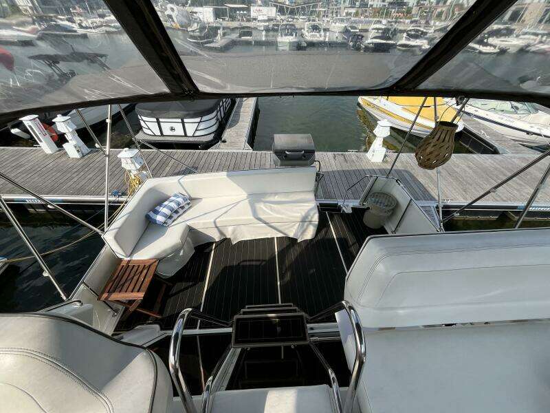 32ft Carver Yacht For Sale