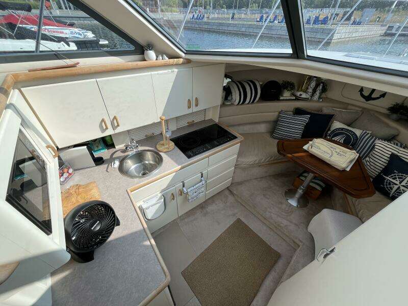 32ft Carver Yacht For Sale