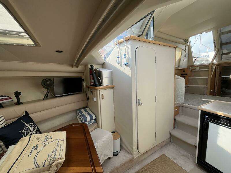 32ft Carver Yacht For Sale