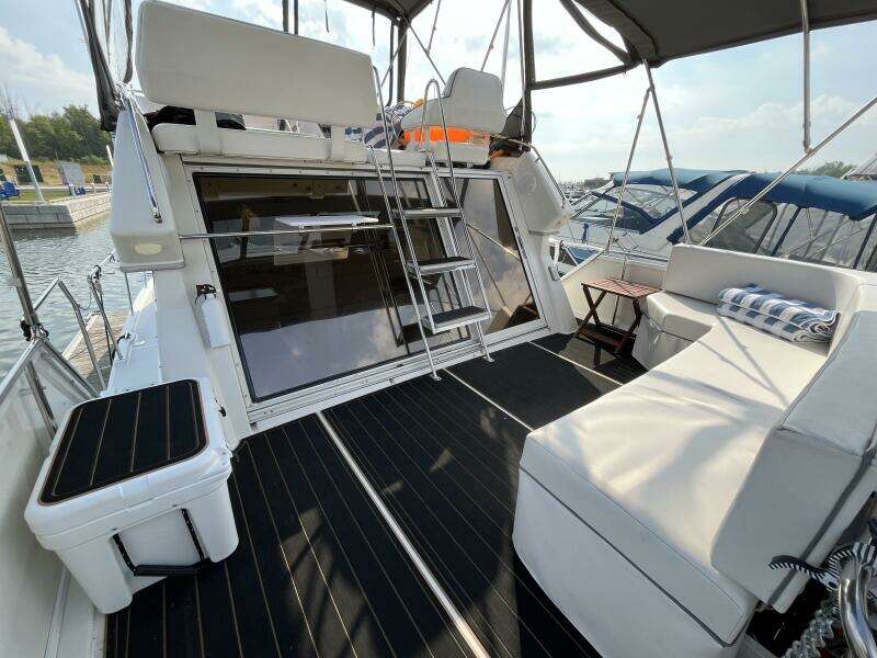 32ft Carver Yacht For Sale