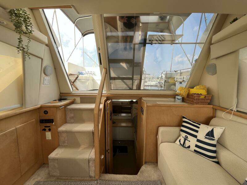 32ft Carver Yacht For Sale
