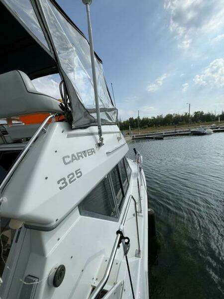 32ft Carver Yacht For Sale