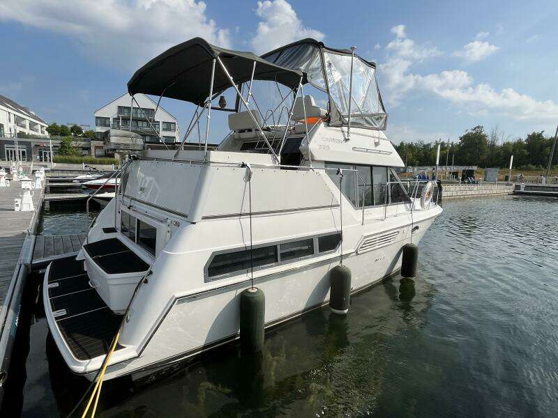 32ft Carver Yacht For Sale