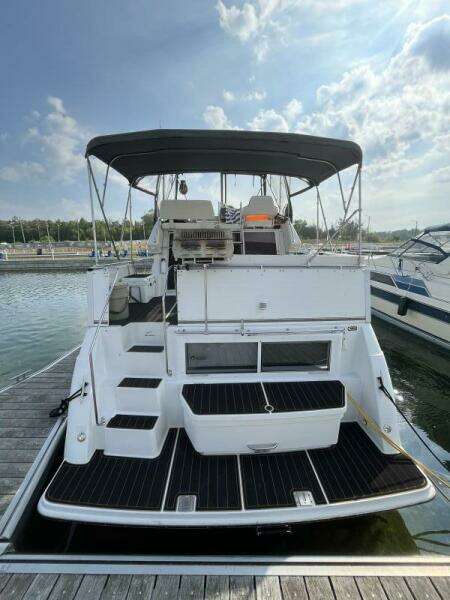 32ft Carver Yacht For Sale
