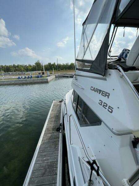 32ft Carver Yacht For Sale