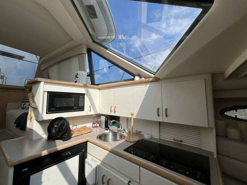 32ft Carver Yacht For Sale