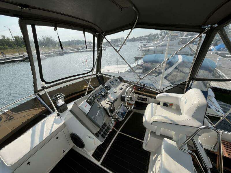 32ft Carver Yacht For Sale