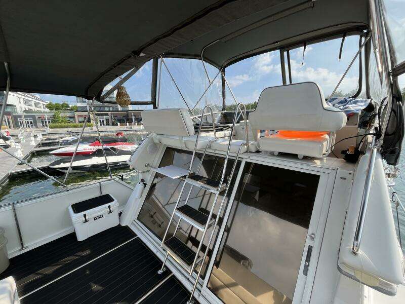 32ft Carver Yacht For Sale