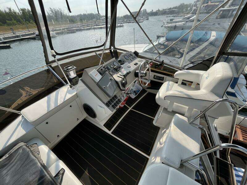 32ft Carver Yacht For Sale