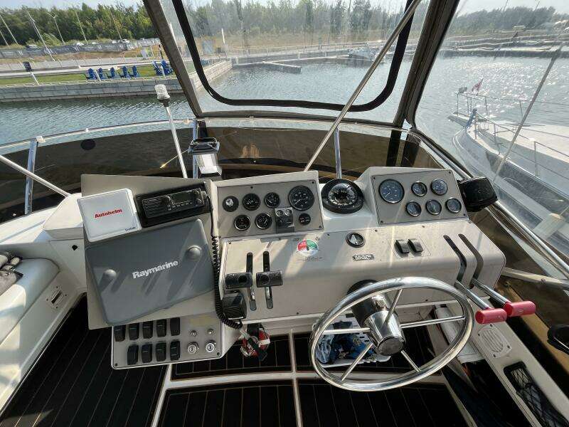 32ft Carver Yacht For Sale