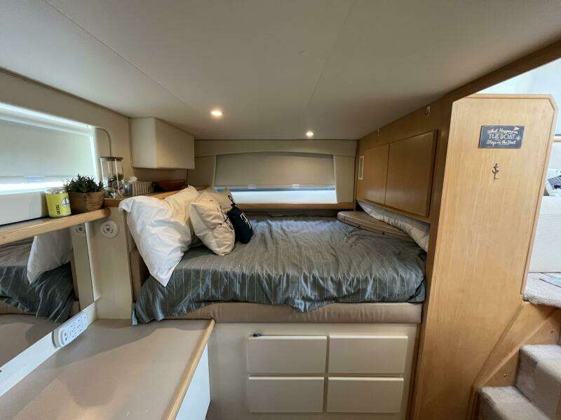 32ft Carver Yacht For Sale