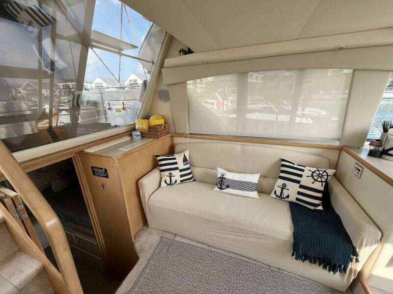 32ft Carver Yacht For Sale