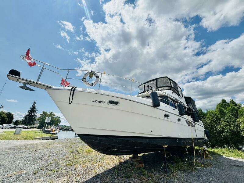 FINAL DIAMOND III 43ft Bayliner Yacht For Sale