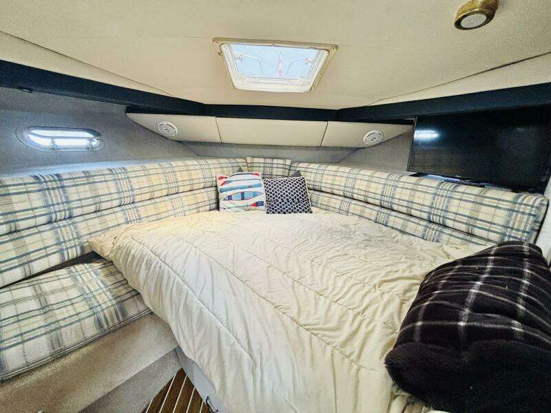 FINAL DIAMOND III 43ft Bayliner Yacht For Sale