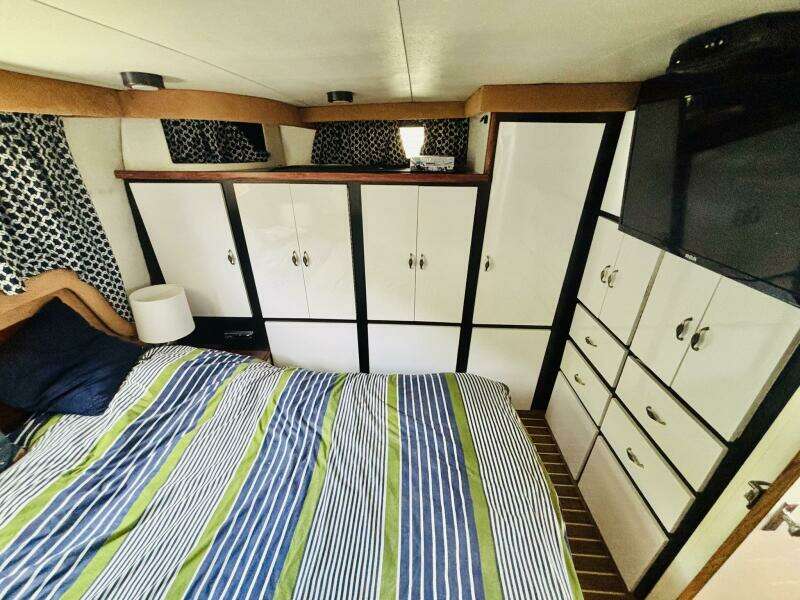 FINAL DIAMOND III 43ft Bayliner Yacht For Sale