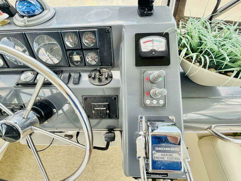 FINAL DIAMOND III 43ft Bayliner Yacht For Sale