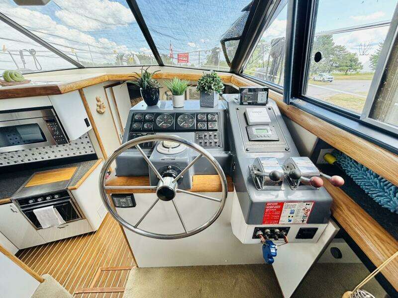 FINAL DIAMOND III 43ft Bayliner Yacht For Sale