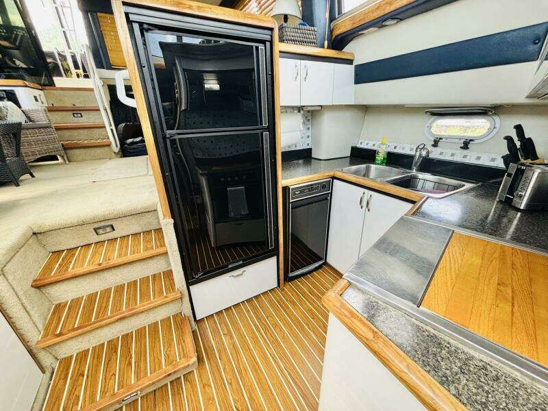 FINAL DIAMOND III 43ft Bayliner Yacht For Sale