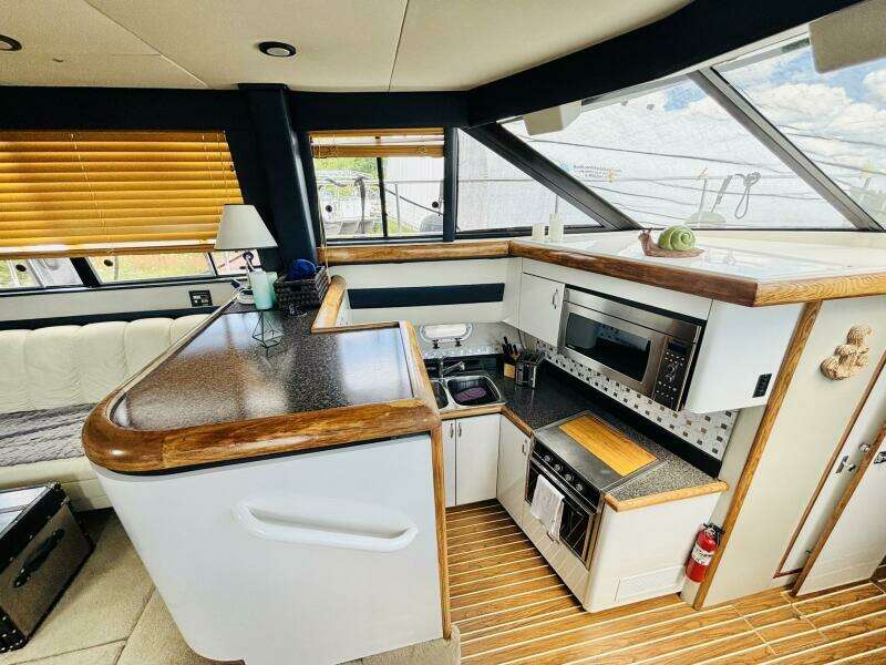 FINAL DIAMOND III 43ft Bayliner Yacht For Sale