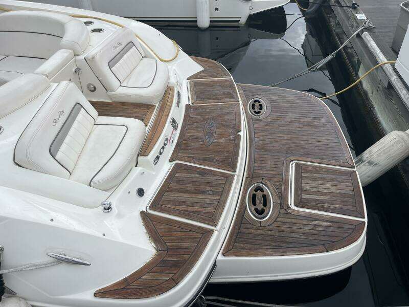 30ft Sea Ray Yacht For Sale