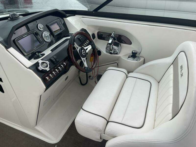 30ft Sea Ray Yacht For Sale
