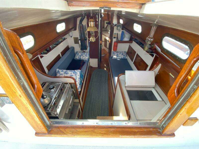 Outer Limits 35ft Hinckley Yacht For Sale