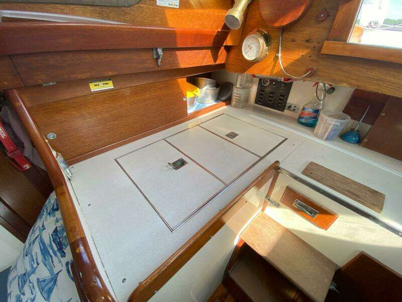 Outer Limits 35ft Hinckley Yacht For Sale