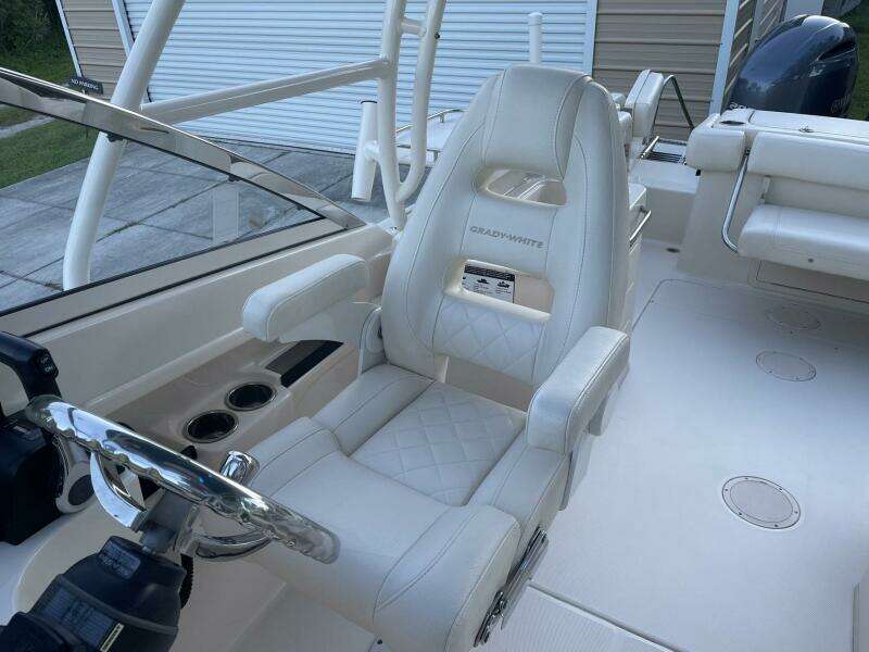 27ft Grady White Yacht For Sale