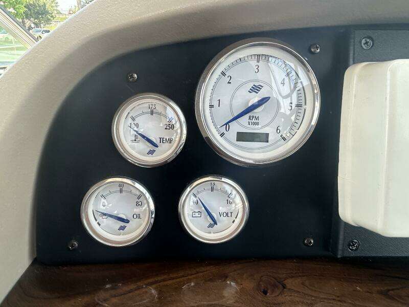 27ft Four Winns Yacht For Sale