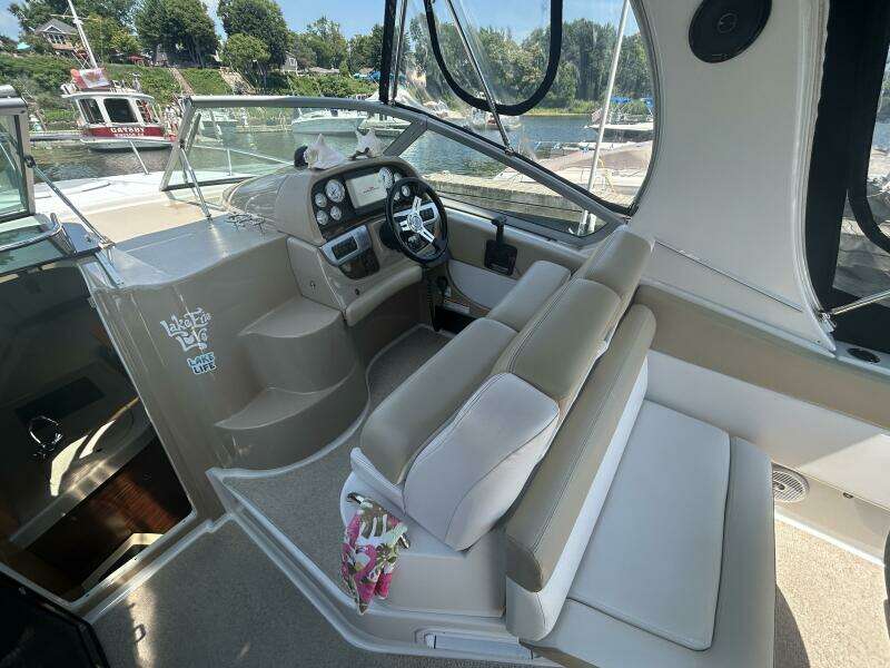 27ft Four Winns Yacht For Sale