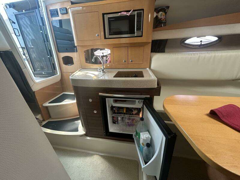 27ft Four Winns Yacht For Sale