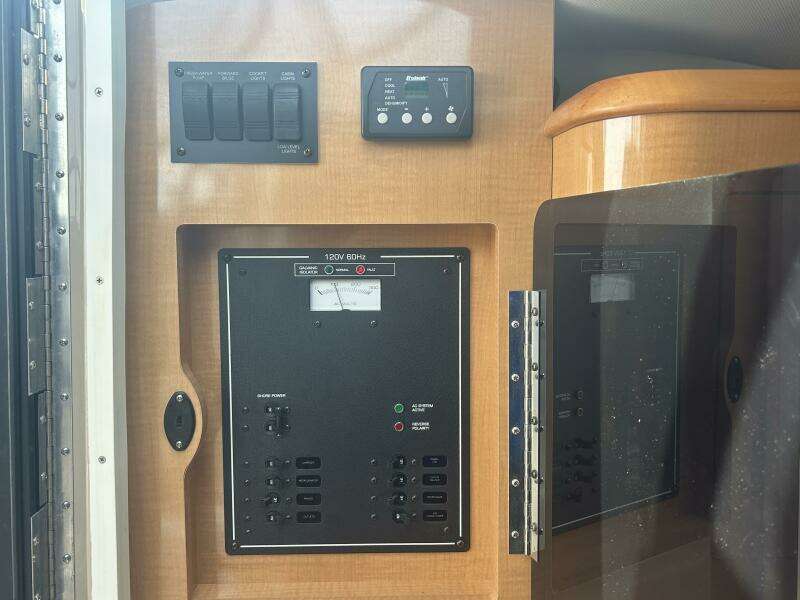 27ft Four Winns Yacht For Sale