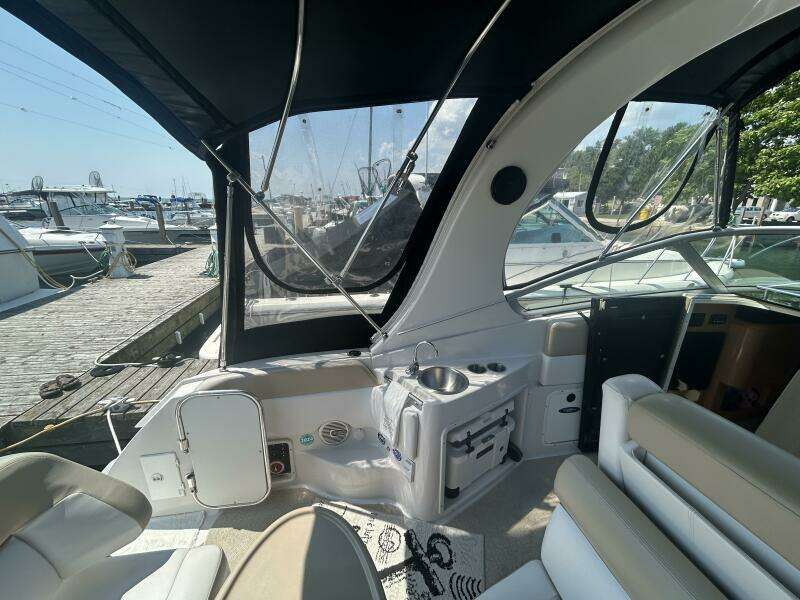 27ft Four Winns Yacht For Sale