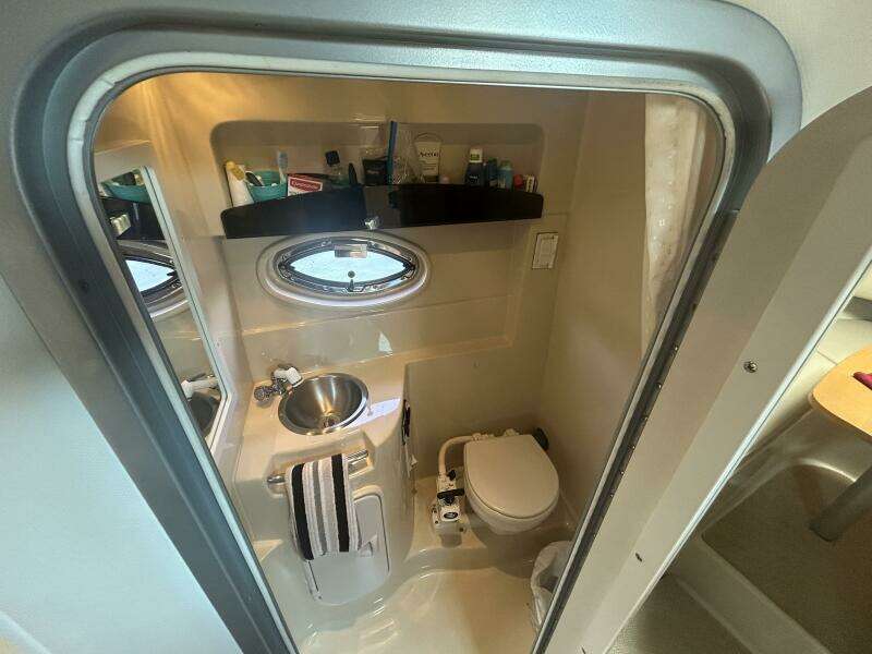 27ft Four Winns Yacht For Sale