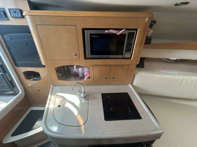 27ft Four Winns Yacht For Sale
