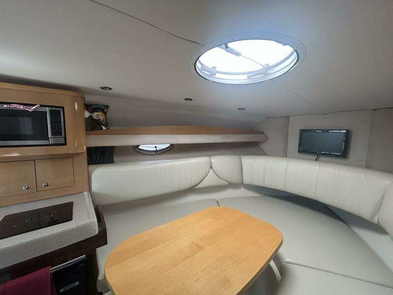 27ft Four Winns Yacht For Sale