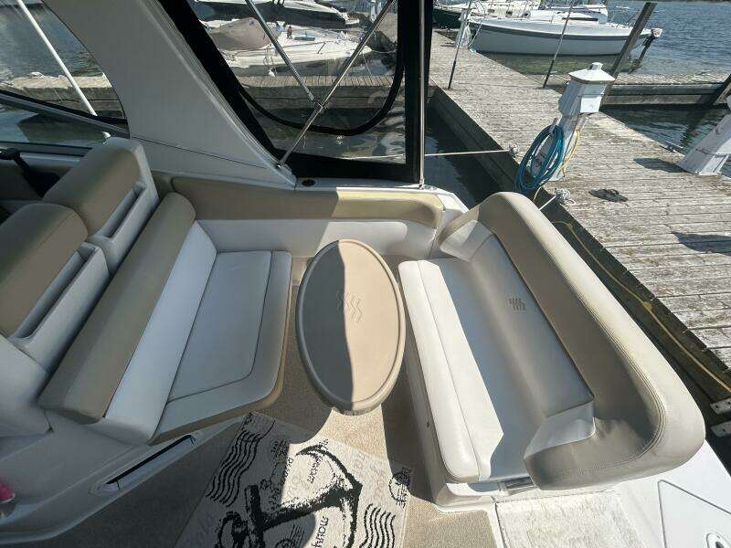 27ft Four Winns Yacht For Sale